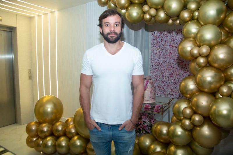 Duplo brinde - Sessão parabéns marca a nova fase de Fernanda Sena, que volta a morar em Fortaleza