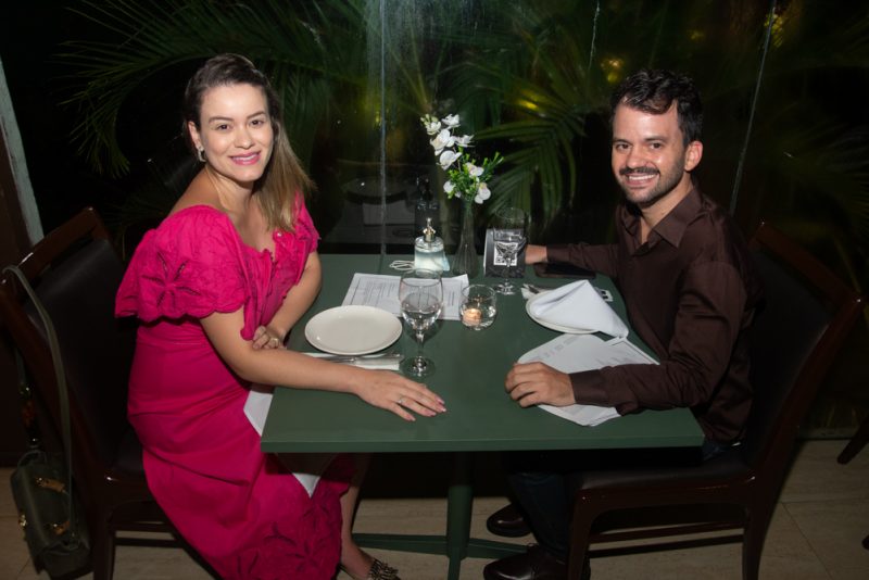 A Noite do Oscar - Leandro Cavalcante e  Itauana Ceribeli soltam a voz e encantam o público no Pipo Restaurante