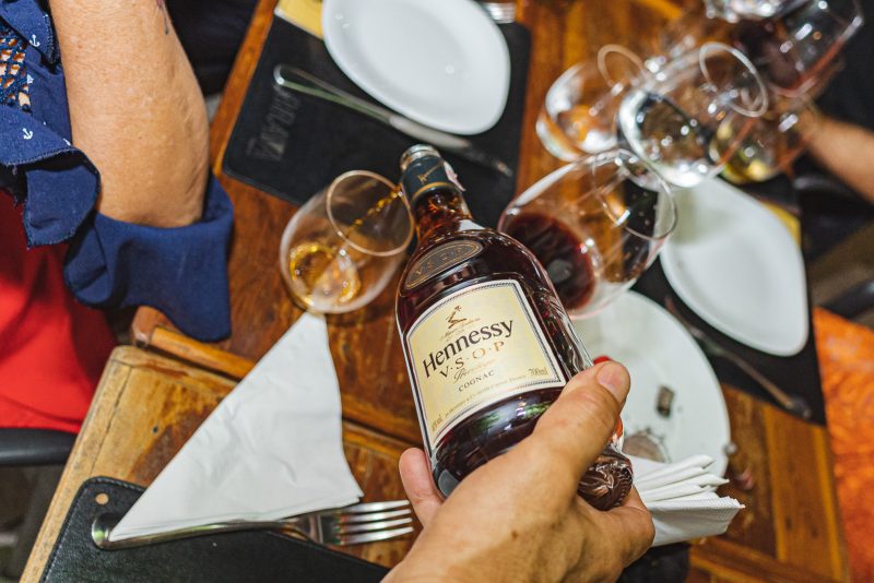 Confraria da Brava - Enólogo do Grupo LVMH participa de degustação de Hennessy e Glenmorangie na Brava Wine