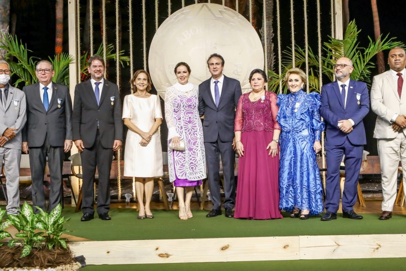 Reconhecimento - Governador Camilo Santana homenageia nove personalidades com a Medalha da Abolição 2020-2022