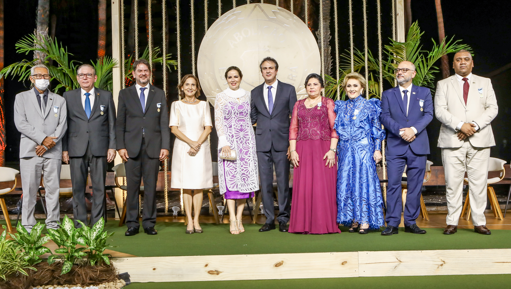 Governador Camilo Santana homenageia nove personalidades com a Medalha da Abolição 2020-2022