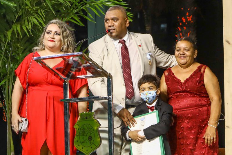 Reconhecimento - Governador Camilo Santana homenageia nove personalidades com a Medalha da Abolição 2020-2022