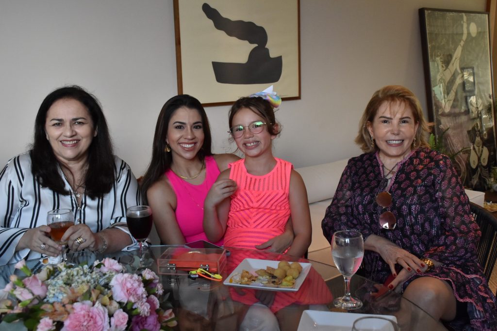 Fernanda Castelo Branco,paula, Lais Goyanna, E