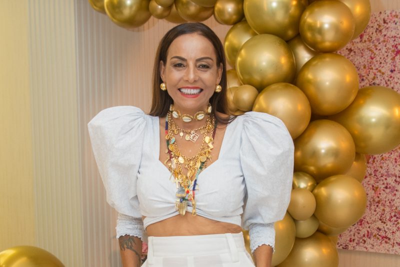 Duplo brinde - Sessão parabéns marca a nova fase de Fernanda Sena, que volta a morar em Fortaleza