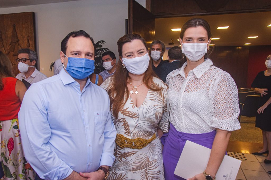 Igor Queiroz Barroso, Aline Queiroz Barroso E Adna Bastos