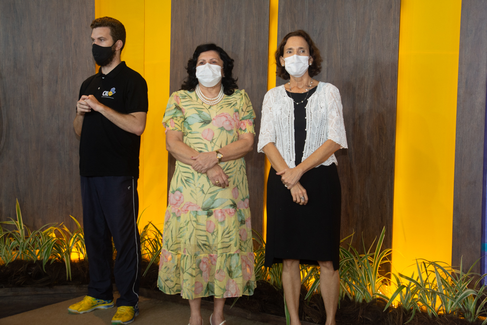 Interprete De Libras, Nailde Pinheiro E Izolda Cela (1)