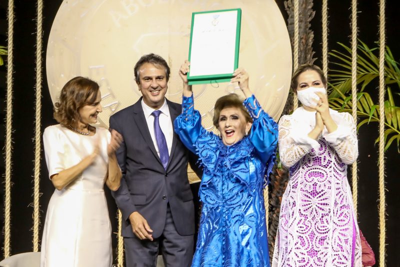 Reconhecimento - Governador Camilo Santana homenageia nove personalidades com a Medalha da Abolição 2020-2022