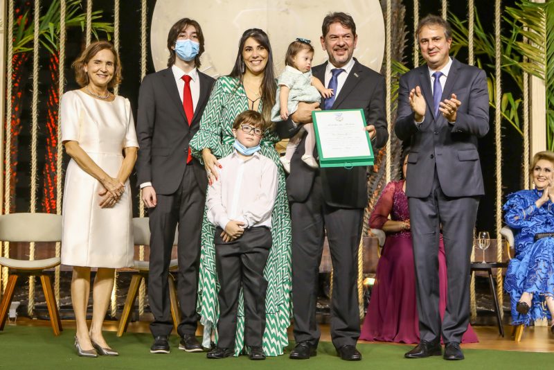 Reconhecimento - Governador Camilo Santana homenageia nove personalidades com a Medalha da Abolição 2020-2022