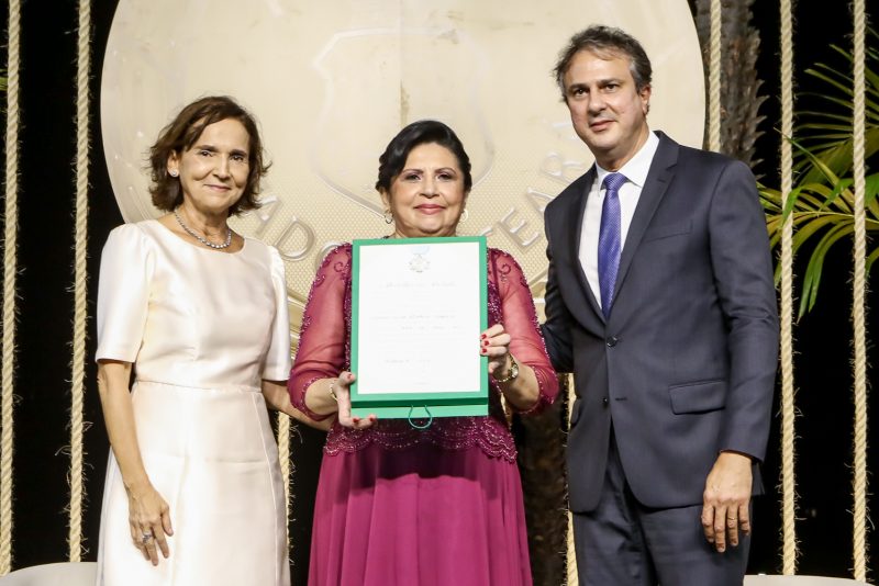 Reconhecimento - Governador Camilo Santana homenageia nove personalidades com a Medalha da Abolição 2020-2022