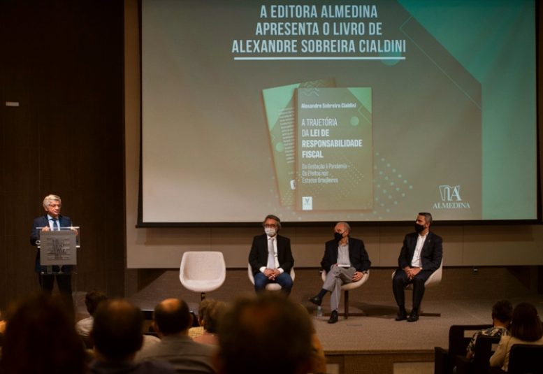 Alexandre Cialdini lança seu livro sobre Lei de Responsabilidade Fiscal na FIEC