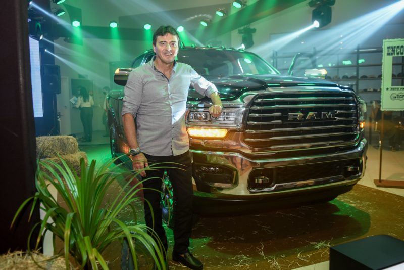 Picape Premium - Nova RAM 3500 chega causando e atrai todos os holofotes no showroom da Newsedan