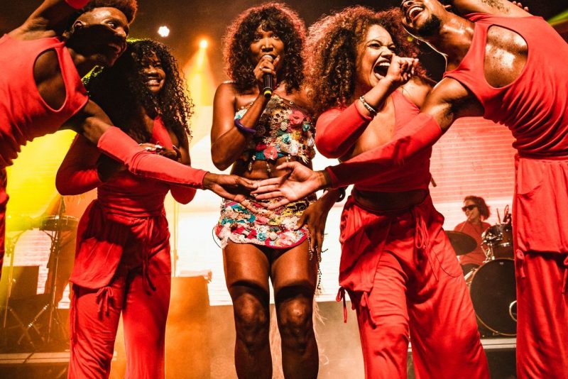 Armazém da Utopia - Auê Festival injeta brilho e folia no Carnaval do Rio de Janeiro