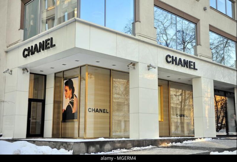 Marcas de luxo fecham suas lojas na Rússia e suspendem operações