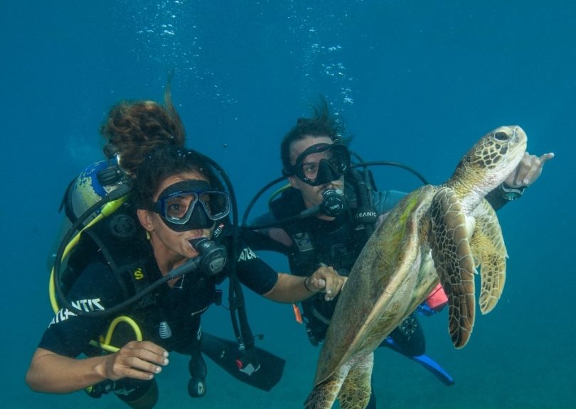 Fernando de Noronha possui inúmeras atrações, muito além de belas praias Fernando de Noronha possui inúmeras atrações, muito além de belas praias