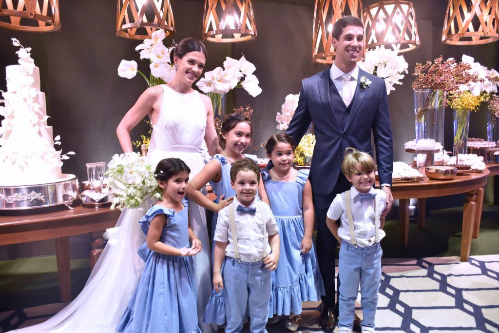 Noivos Com Damas E Pajens (1)