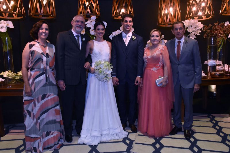 Chuva de Arroz - Nayana Azevedo e Danilo Aragão trocam as alianças em elegante cerimônia no Ideal Clube