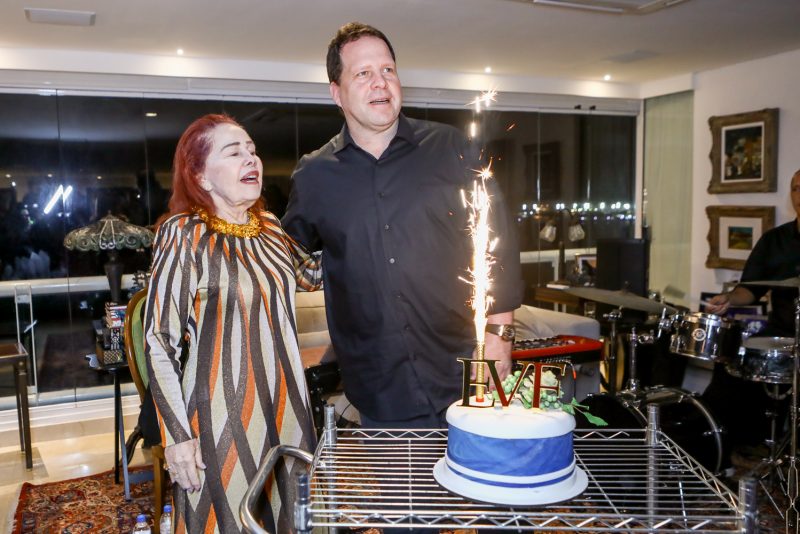 Aniversário - Edson Ventura Filho recebe amigos e familiares para celebrar nova idade em seu elegante apartamento