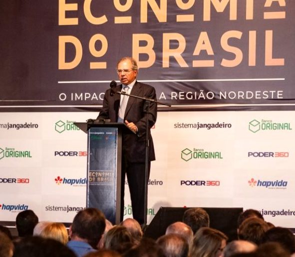 Paulo Guedes fala sobre os desafios mundiais para empresários do Ceará