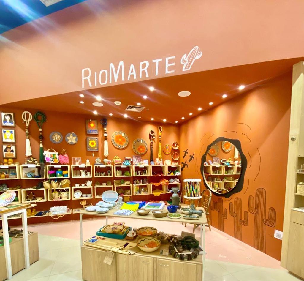 Projeto RioMarte reúne trabalhos de artistas e artesãos cearenses em loja no shopping