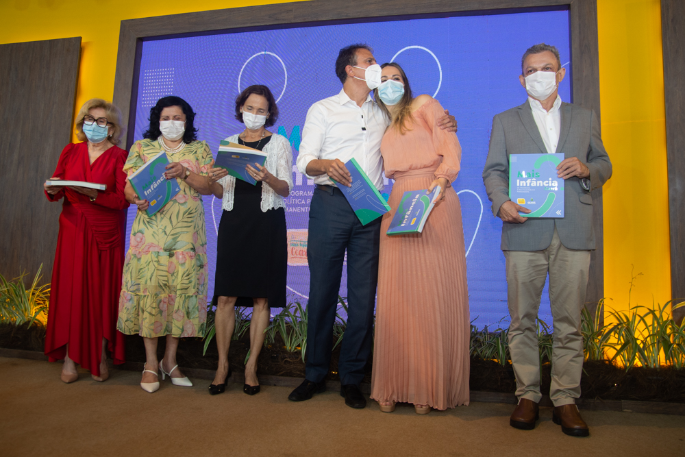 Socorro França, Nailde Pinheiro, Izolda Cela, Camilo Santana, Onélia Santana E Sarto Nogueira (1)