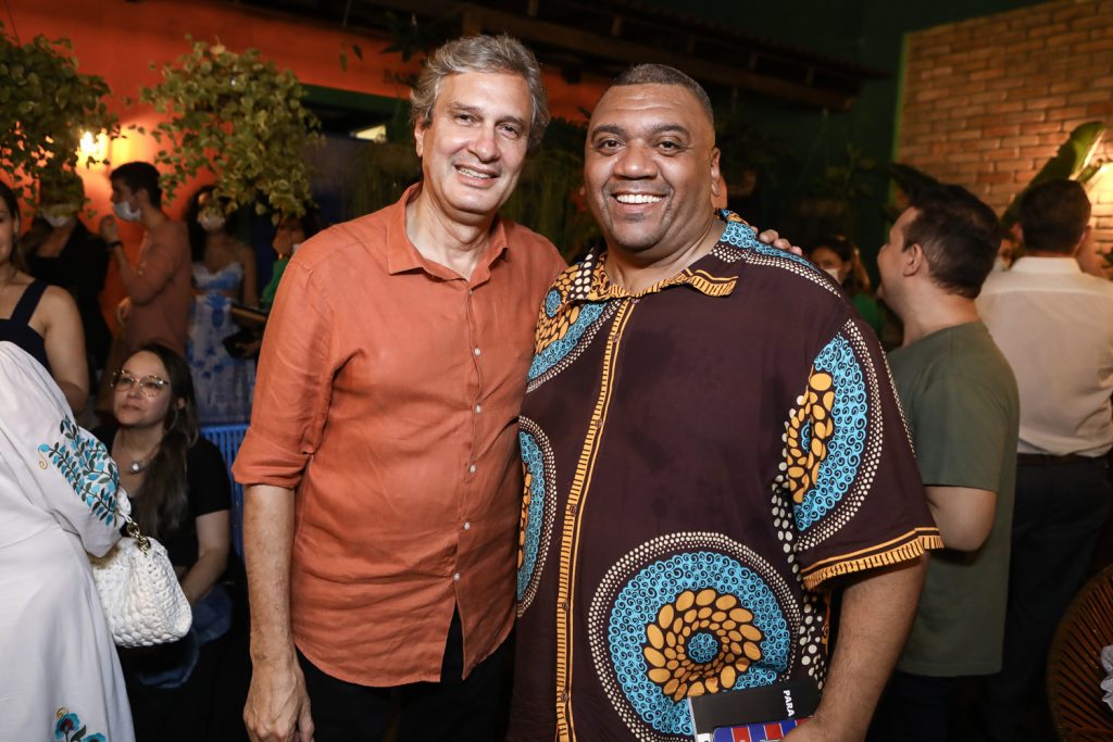 Tiago Santana E Preto Zeze