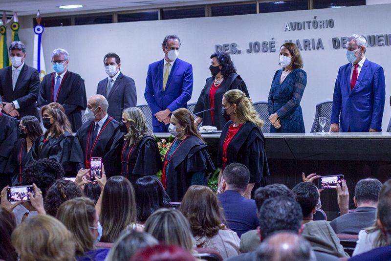 Momento histórico - Posse dos novos desembargadores do TJCE reúne poderosos da política e do mundo jurídico na Esmec