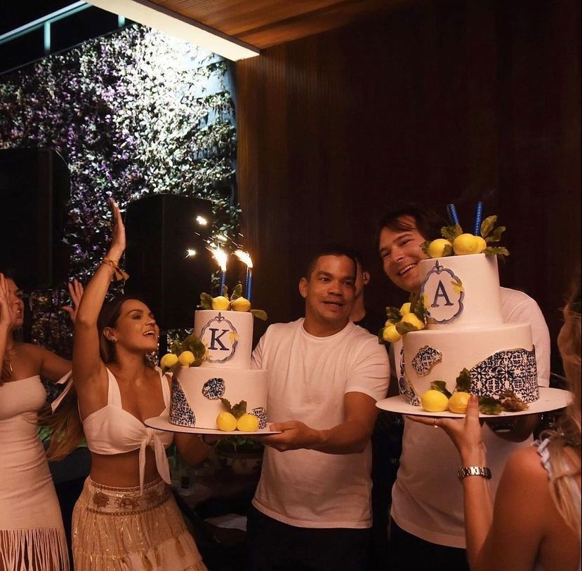 Kaká Queirós festeja a nova idade entre amigos na Paraíba