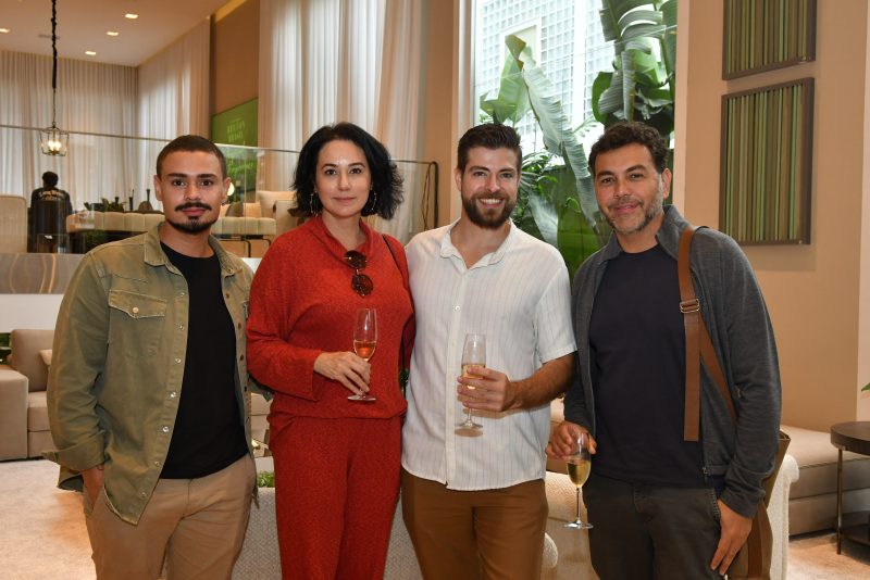 Brasilidades - Anette e Marcel Rivkind pilotam coquetel de lançamento da coleção Breton Brasil Tropical, na loja da Gabriel Monteiro da Silva