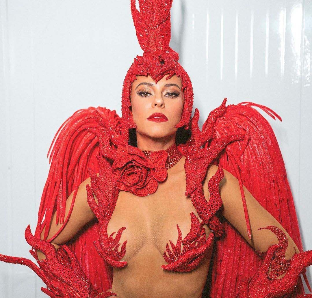 Paolla Oliveira comemora título da Grande Rio, a campeã do Carnaval 2022 Paolla Oliveira comemora título da Grande Rio, a campeã do Carnaval 2022