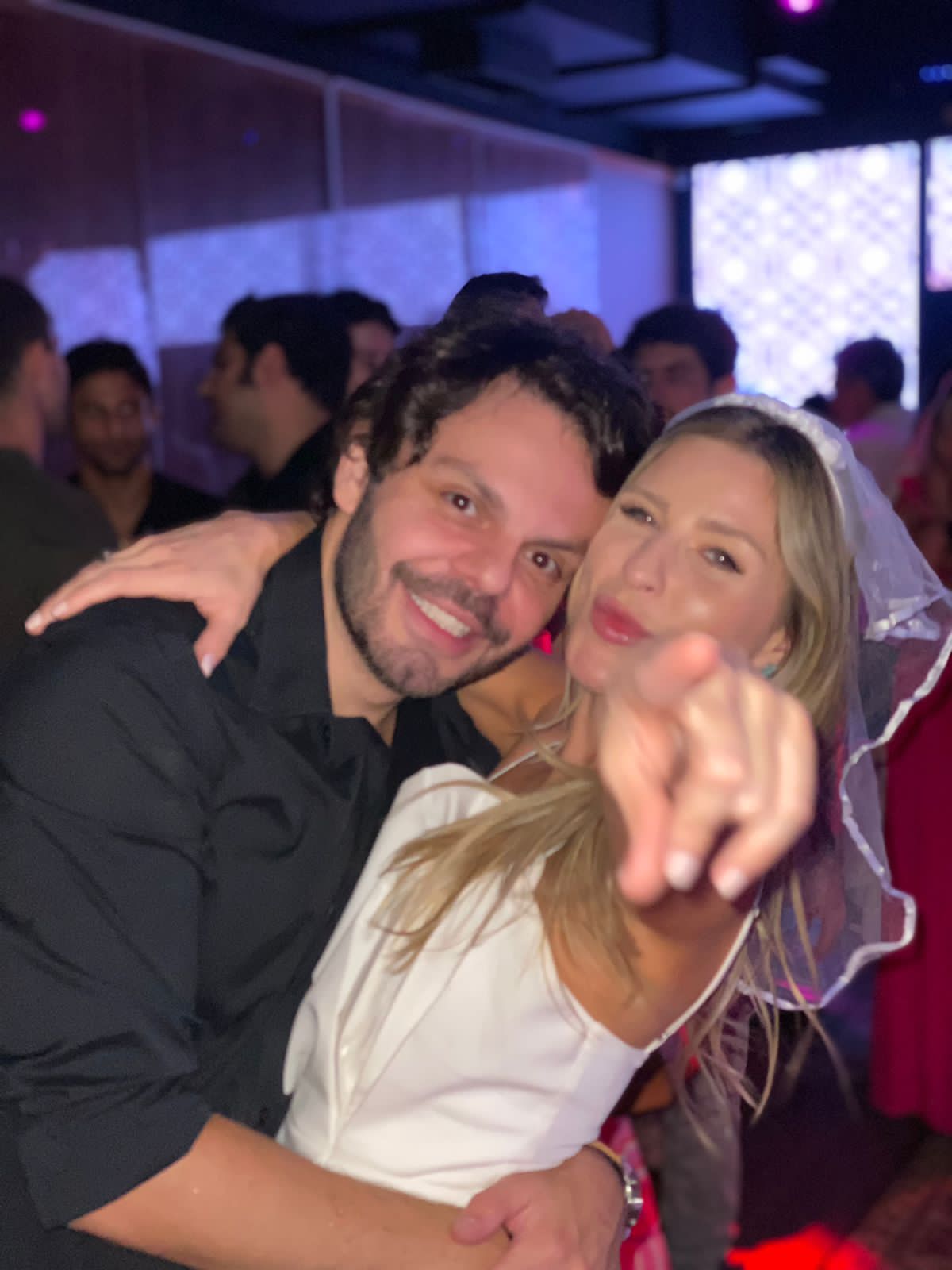 Daniel e Isadora Navarro trocam alianças em SP neste sábado Daniel e Isadora Navarro trocam alianças em SP neste sábado