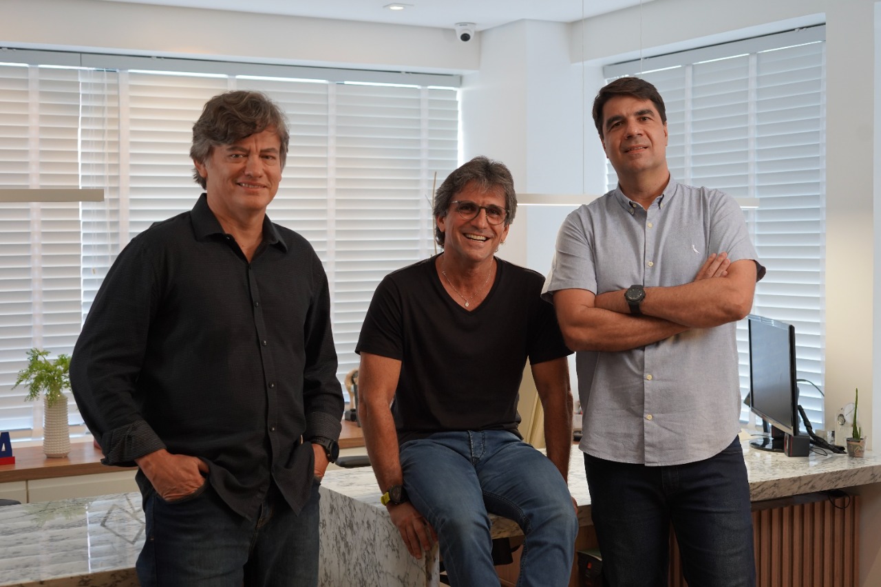 Artur de Albuquerque, Adalberto Machado e Marcelo de Castro comemoram os 25 anos da CMM Engenharia Artur de Albuquerque, Adalberto Machado e Marcelo de Castro comemoram os 25 anos da CMM Engenharia