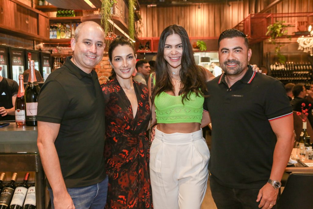 Andre E Danielle Linheiro,tatiana Ludovino E Abner Castro