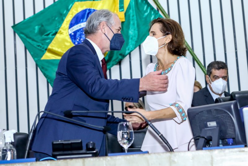 Posse histórica - Izolda Cela se torna a primeira mulher a assumir o Governo do Ceará
