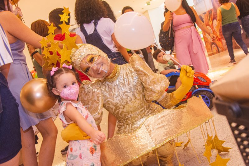 Puro Encanto - Teve espetáculo, chuva de balões, parabéns e bolo comemorativo na festa de 40 anos do Shopping Iguatemi Bosque