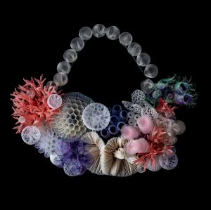Joias contemporâneas japonesas ganham destaque na exposição [ím]pares, da Japan House São Paulo