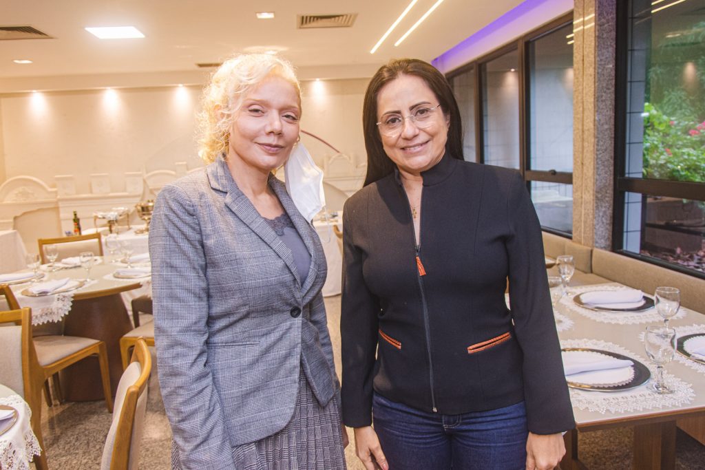 Elizabeth Mesquista E Valmira Paz