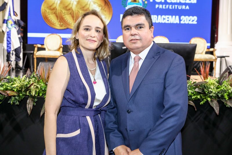 Reconhecimento - Camilo Santana é agraciado com a Medalha Iracema 2022