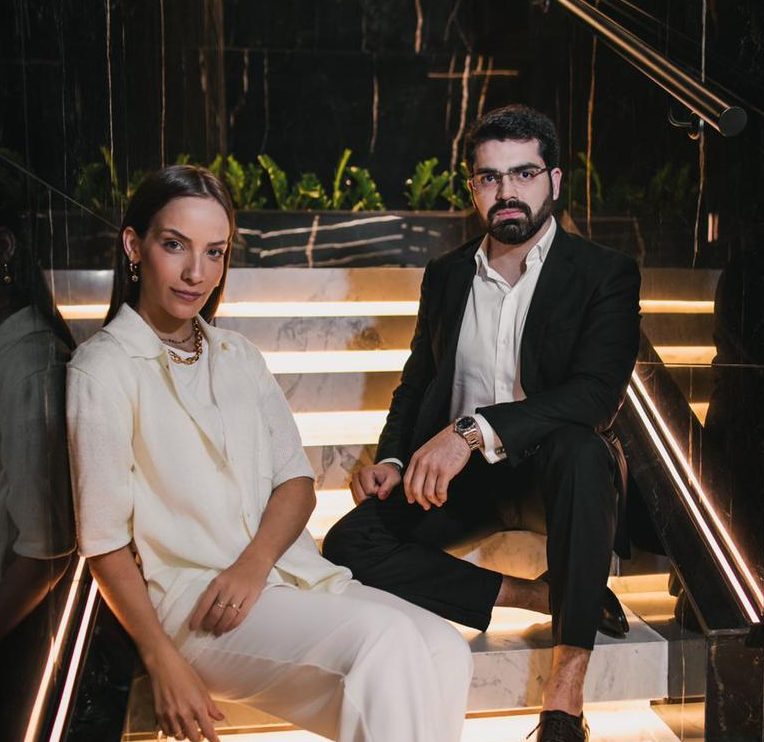 Giovana Bezerra e Pedro Garcia agitam o Murano Grill com show exclusivo