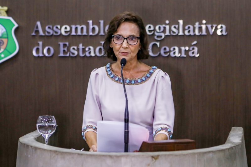 Posse histórica - Izolda Cela se torna a primeira mulher a assumir o Governo do Ceará