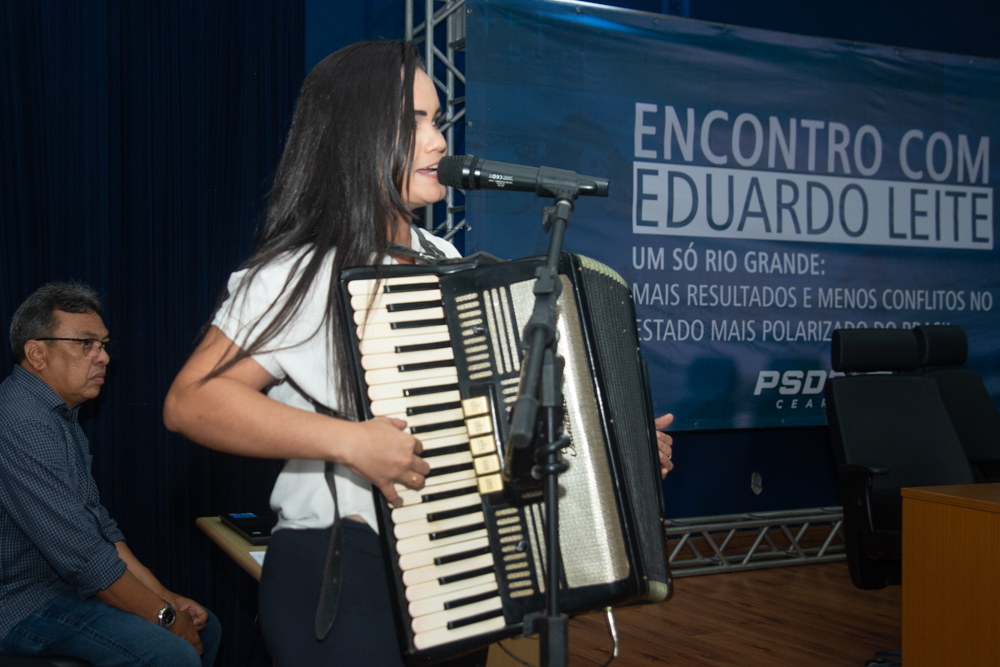 Karollzinha Sanfoneira (2)