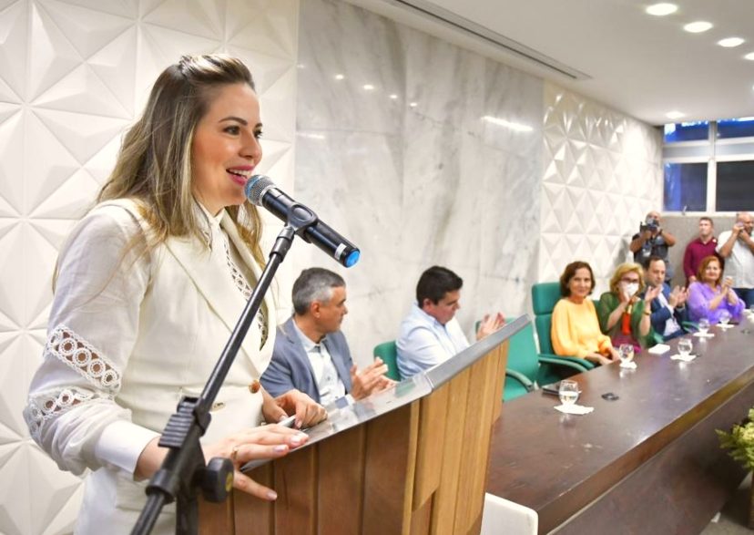 Onélia Santana assume a Secretaria de Proteção Social e promete empenho