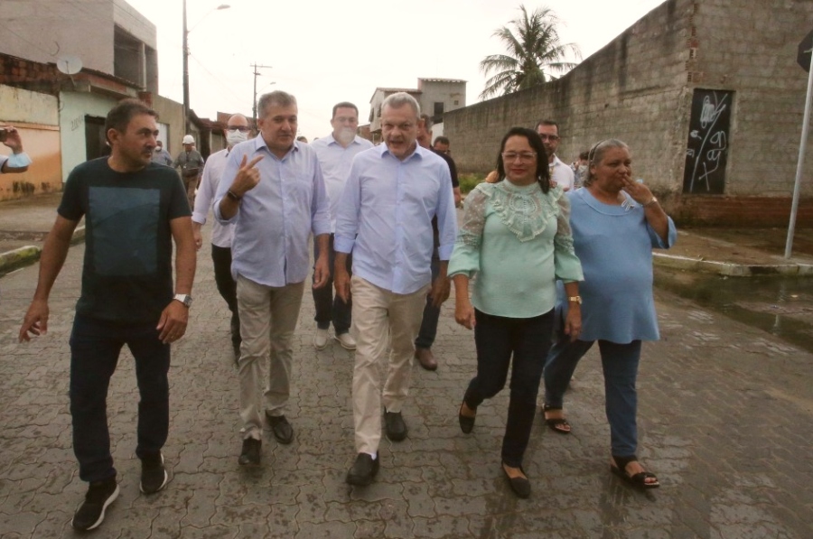 Sarto entrega obras de pavimentação, drenagem e saneamento em 65 ruas situadas no bairro Canindezinho