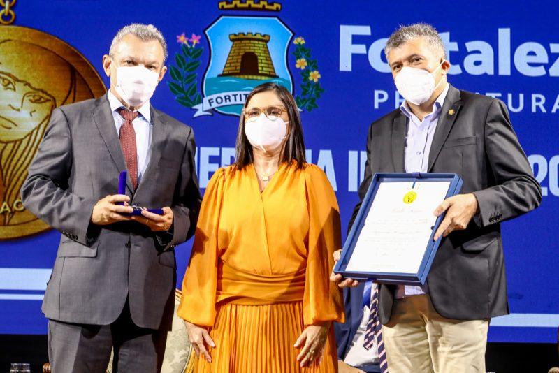 Reconhecimento - Camilo Santana é agraciado com a Medalha Iracema 2022