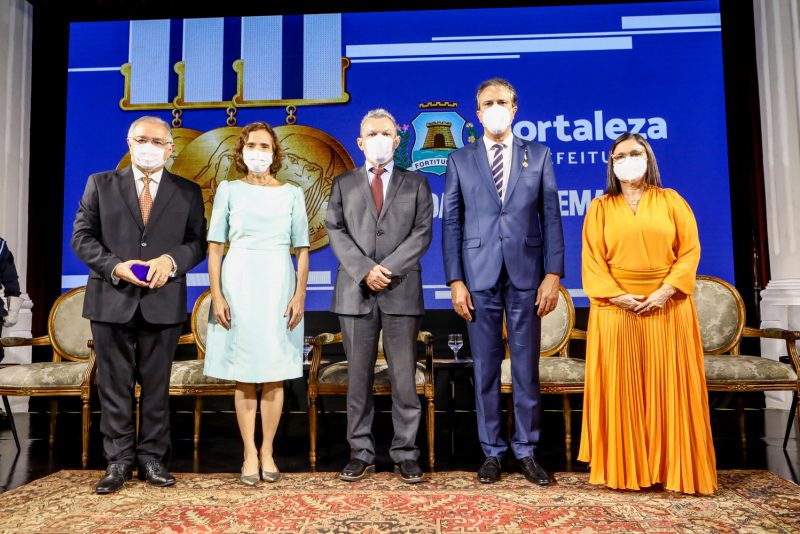 Reconhecimento - Camilo Santana é agraciado com a Medalha Iracema 2022