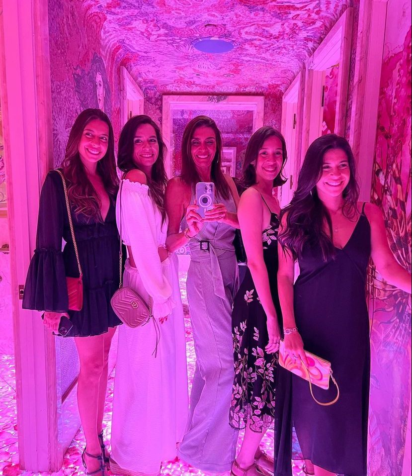 Rebecca e Cândido Albuquerque curtem temporada em Miami com as filhas