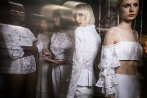 20190516193228430849i