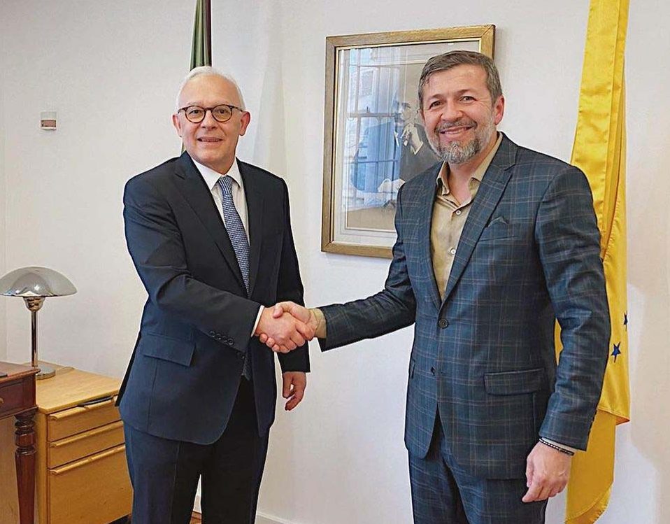 Élcio Batista se reúne com o embaixador Fred Arruda em Londres