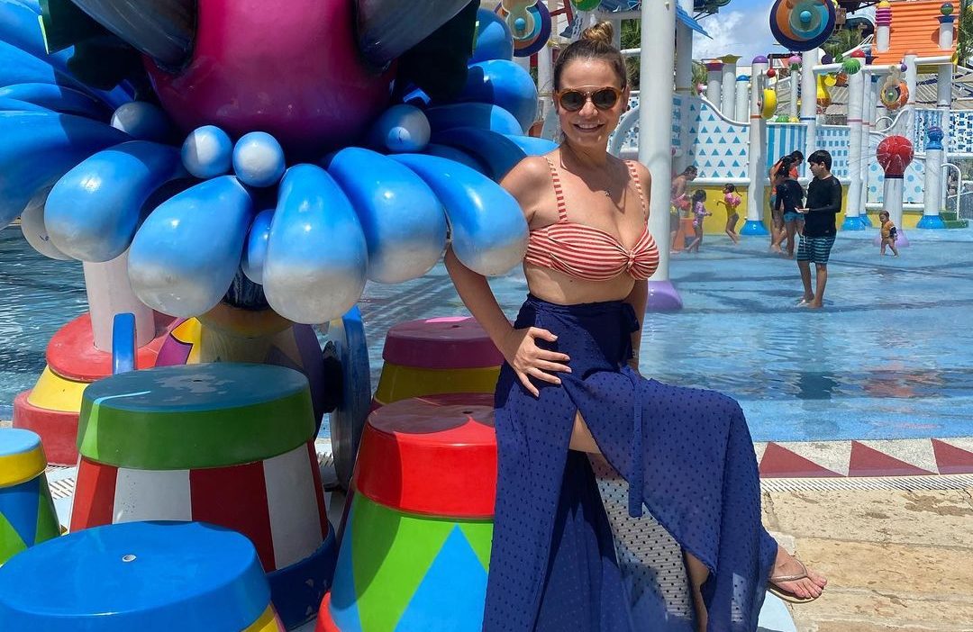 Milena Toscano curte viagem para o Beach Park e se diverte em família nas atrações do destino
