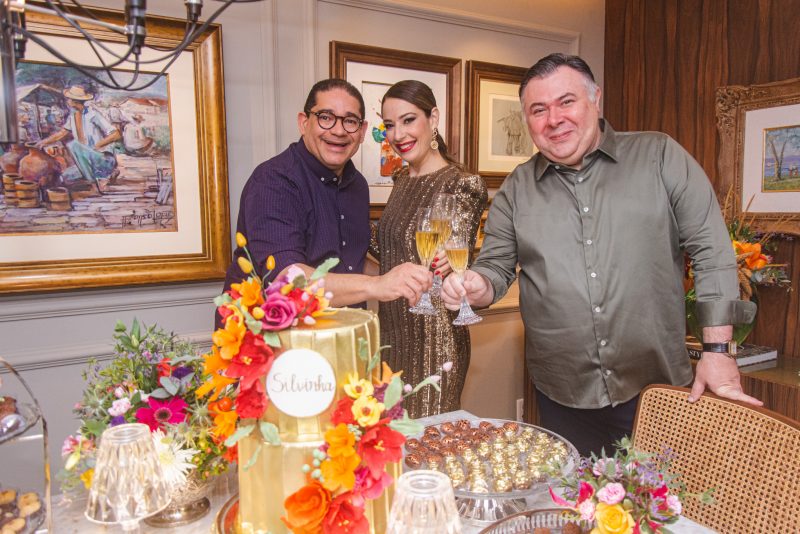 Cheers - Silvinha de Castro ganha festa por ocasião de seu aniversário