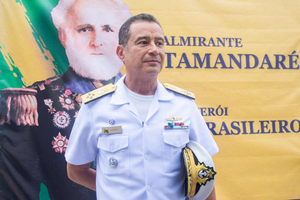 Almirante Almir Garnier Santos inaugura monumento em homenagem ao Almirante Tamandaré
